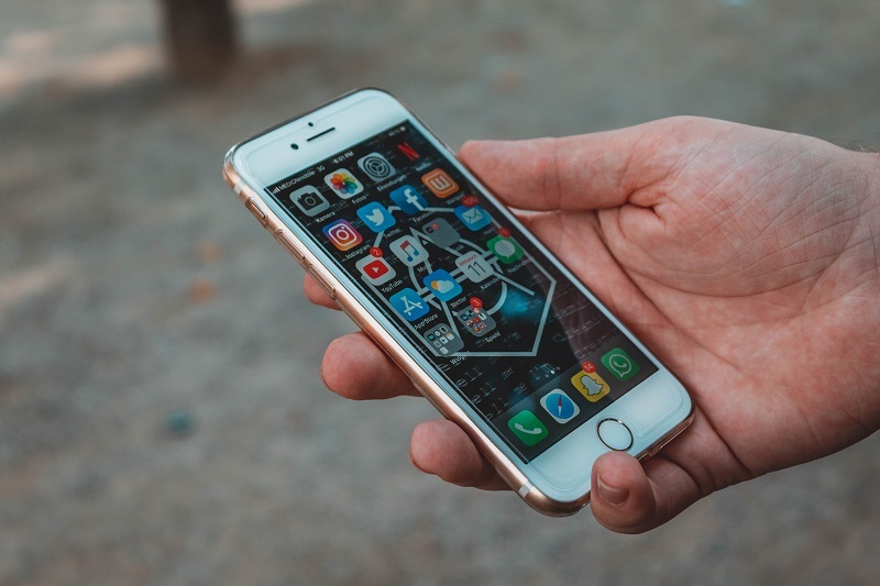 restore whatsapp from google drive to iphone