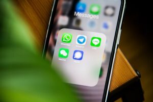 restore whatsapp from icloud to android